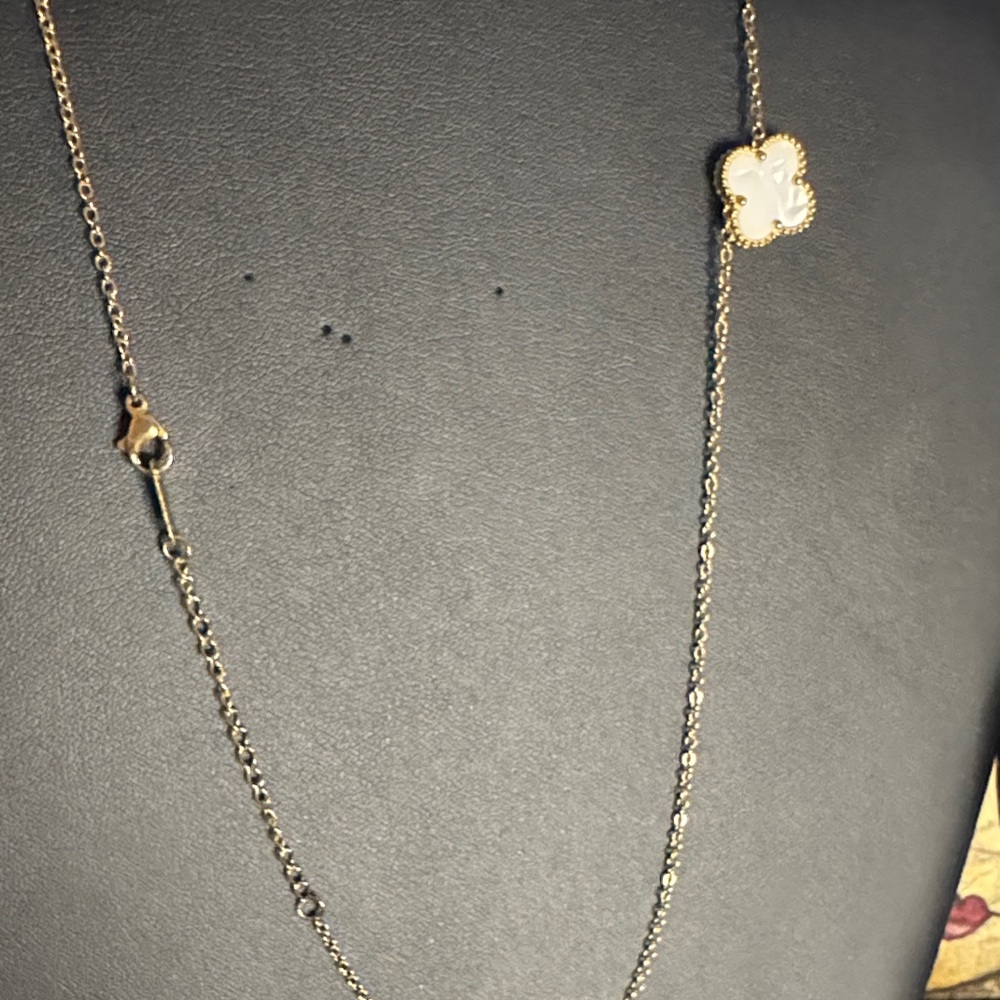 White Clover Necklace - Picture 4 of 5